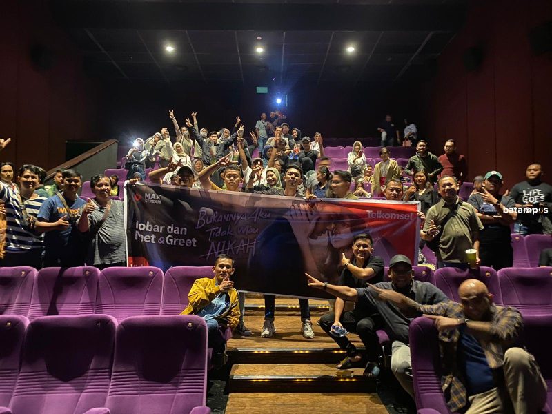 Pelanggan Telkomsel Di Batam Nonton Bareng Film Bukannya Aku Tidak Mau