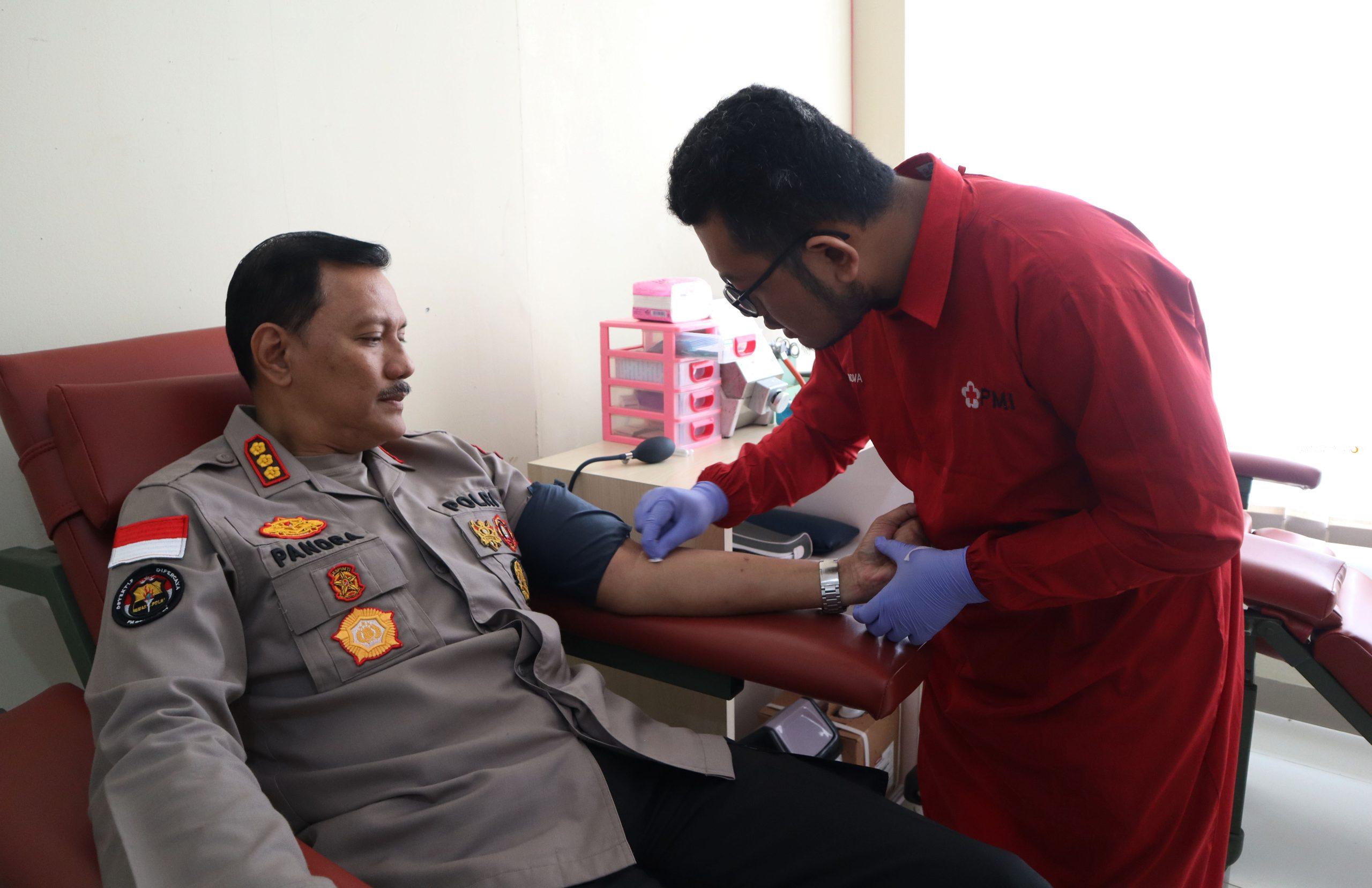 Kabid Humas Polda Kepri Donor Darah 