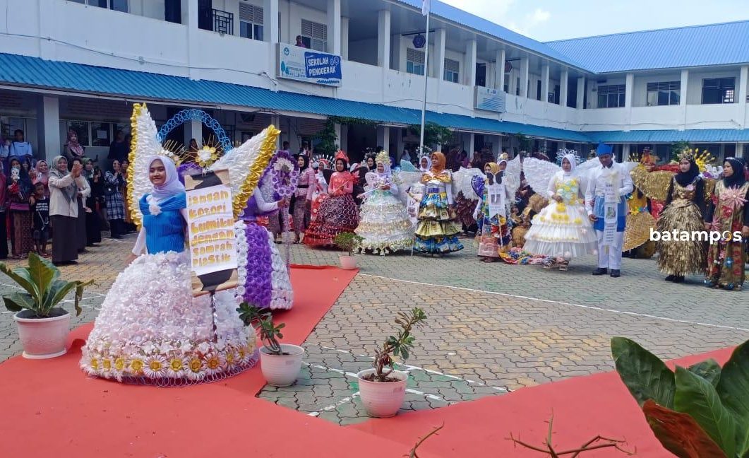 Fashion show di SMPN 38 Batam