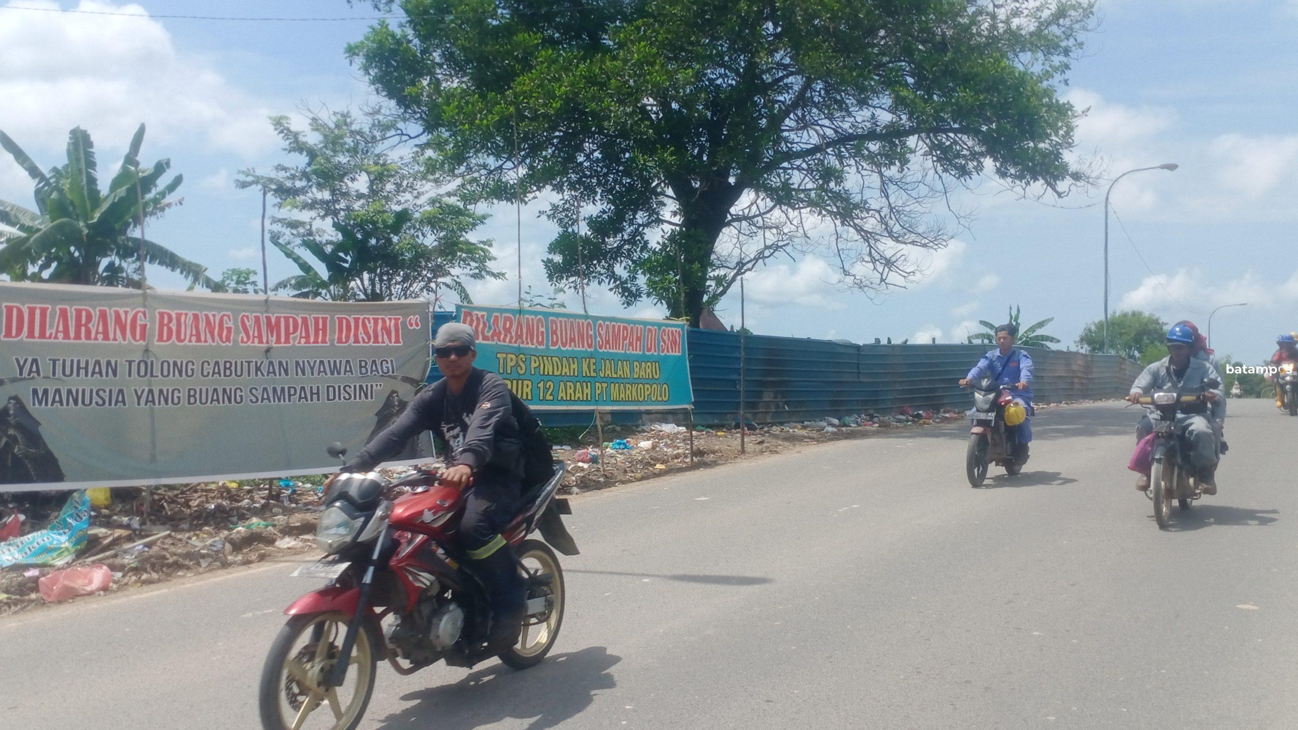 Sampah Pinggir Jalan Mulai Dibersihkan