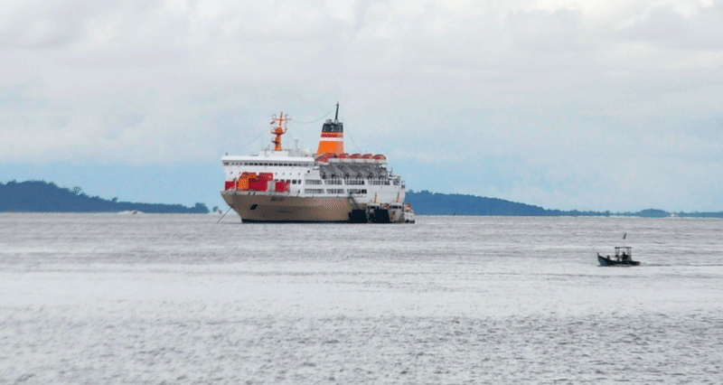 KM Kelud milik PT Pelni ketika mengangkut penumpang ditengah laut 1fTRI
