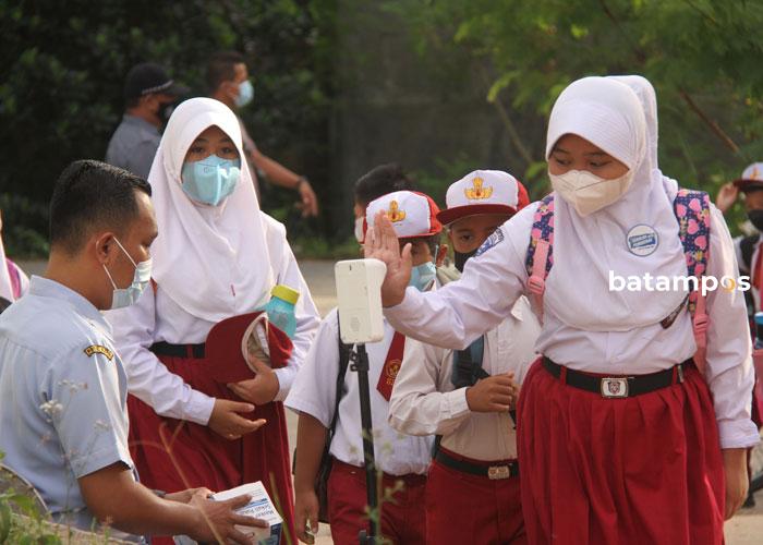 Hari Pertama Sekolah Pasca Liburan 1 F Cecep Mulyana