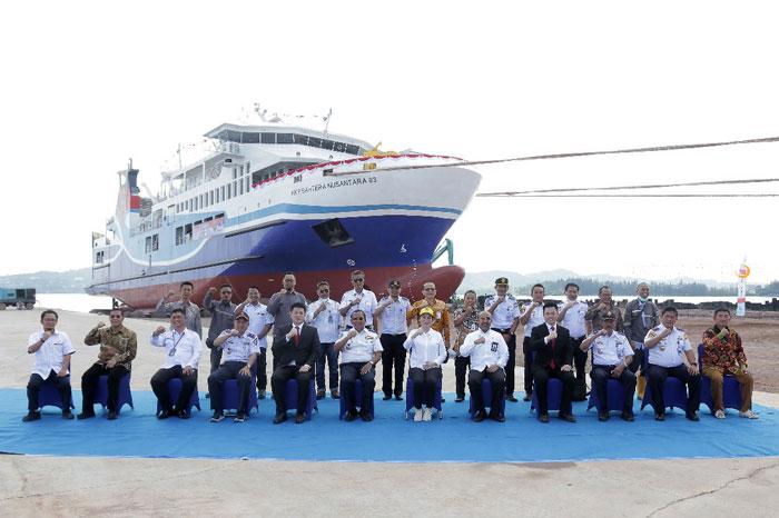 Peluncuran Kapal Ro ro di PT Karimun Anugrah Sejati fff. PT KAS untuk Batam Pos