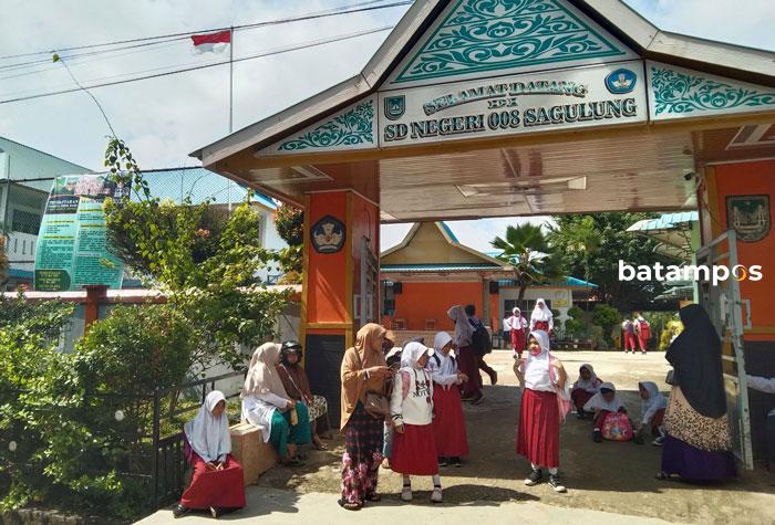 Dinas Pendidikan Kota Batam Perbolehkan Sekolah Tambah Rombel - Metropolis