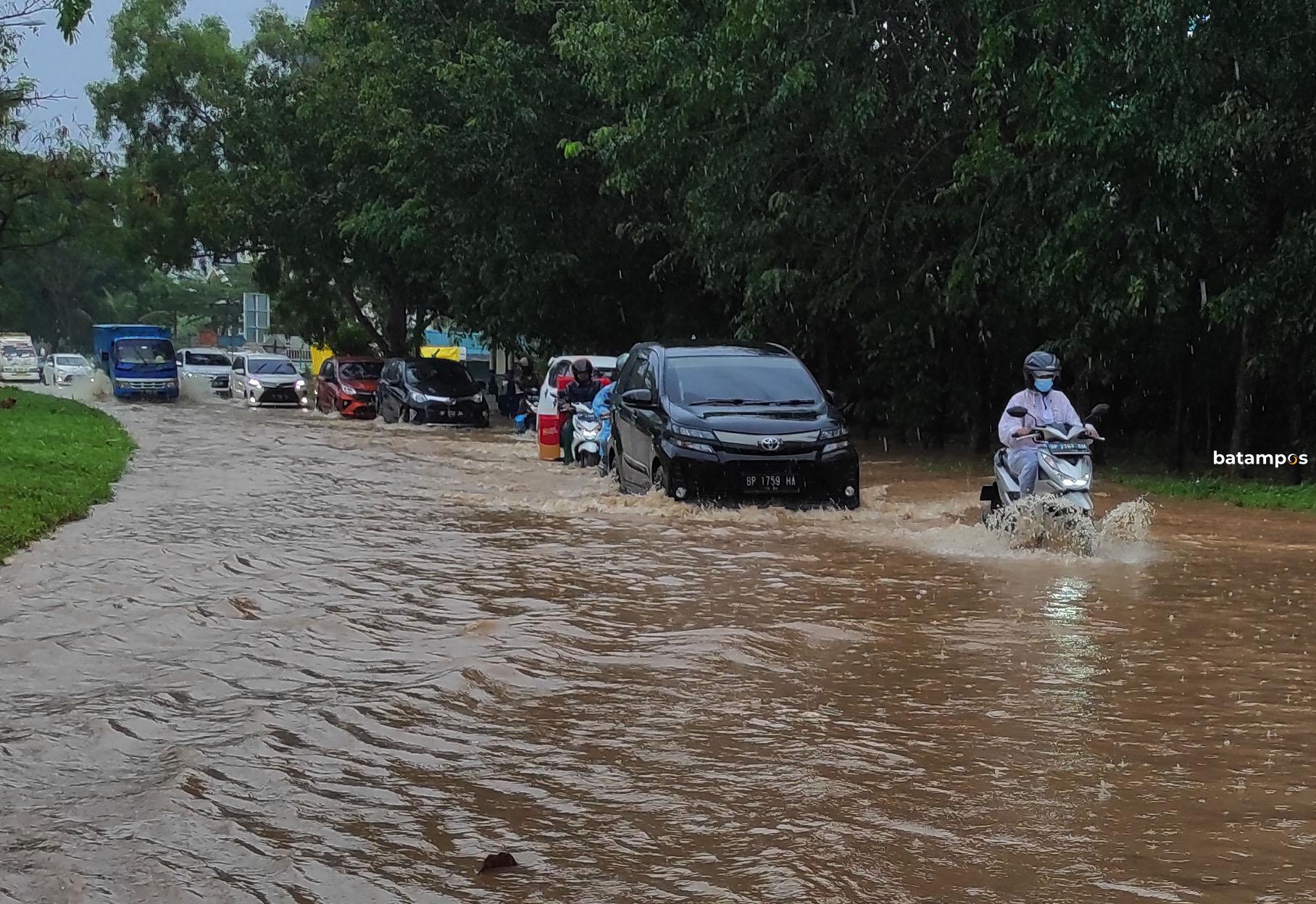 Genangan Air Di Jalan Raja Isa 3 F Cecep Mulyana