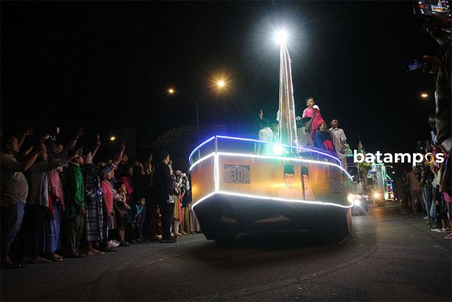 Foto-foto Pawai Takbiran dan Salat Idulfitri di Kota Batam - Metropolis