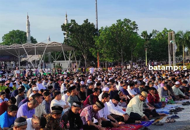 Foto-foto Pawai Takbiran dan Salat Idulfitri di Kota Batam - Metropolis