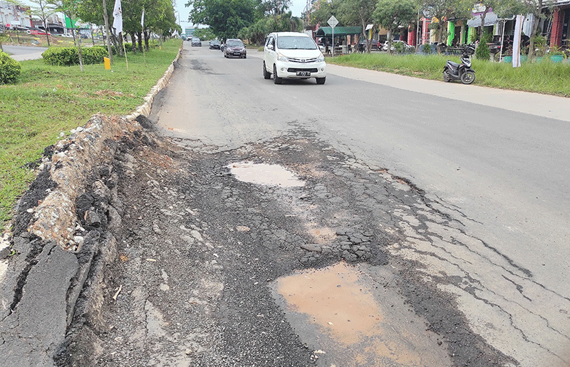 2.Jalan Rusak