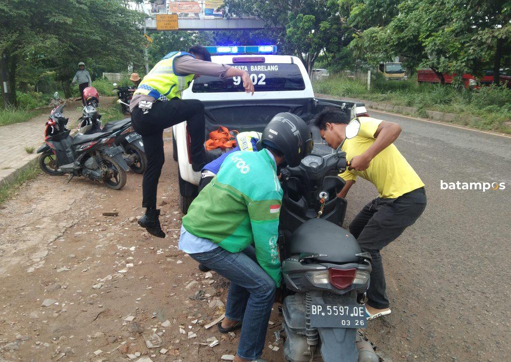 Polisi dilindah truk hingga tewas.