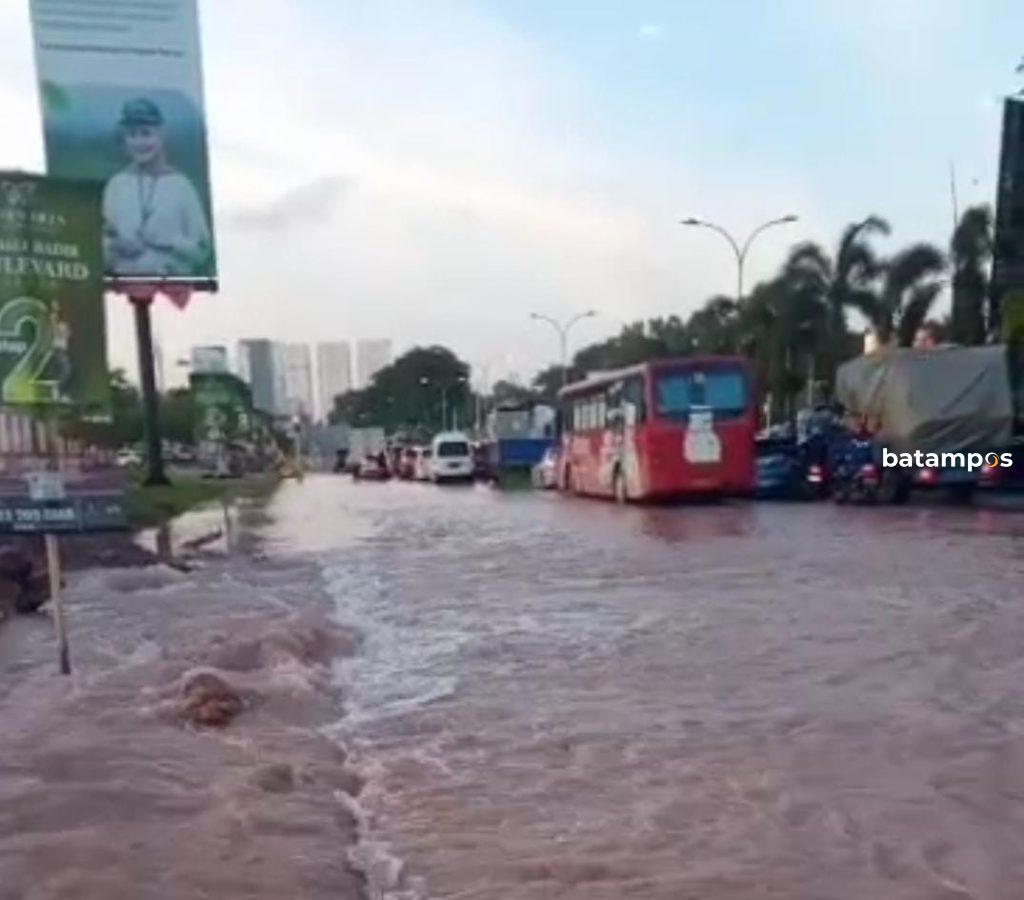 Pipa milik SPAM Batam kembali bocor dan menyebabkan pasokan air terganggu di dua kecamatan.