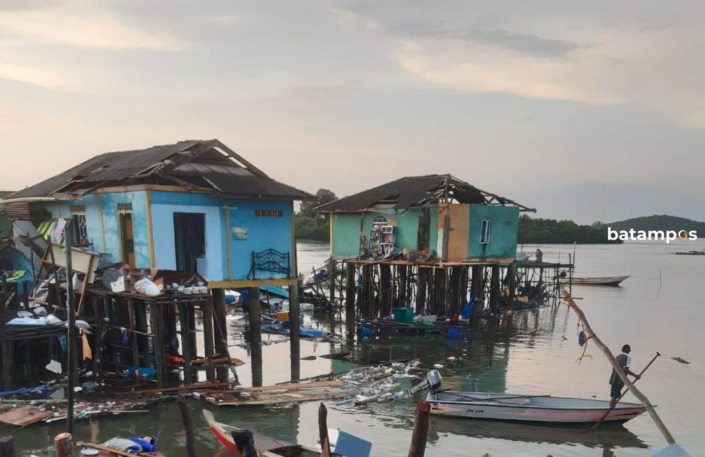 83 rumah rusak akibat kejadian angin puting beliung di Pulau Kasu, Belakangpadang. 