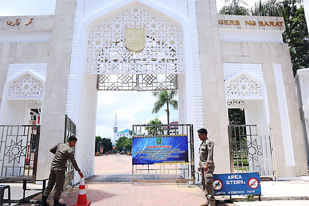 2. Dataran Engku Putri Ditutup Sementara 1 F Cecep Mulyana