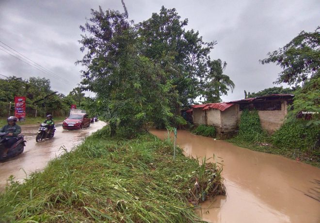 Draianse Meluap Jalan Banjir Dalil Harahap scaled e1700580721176