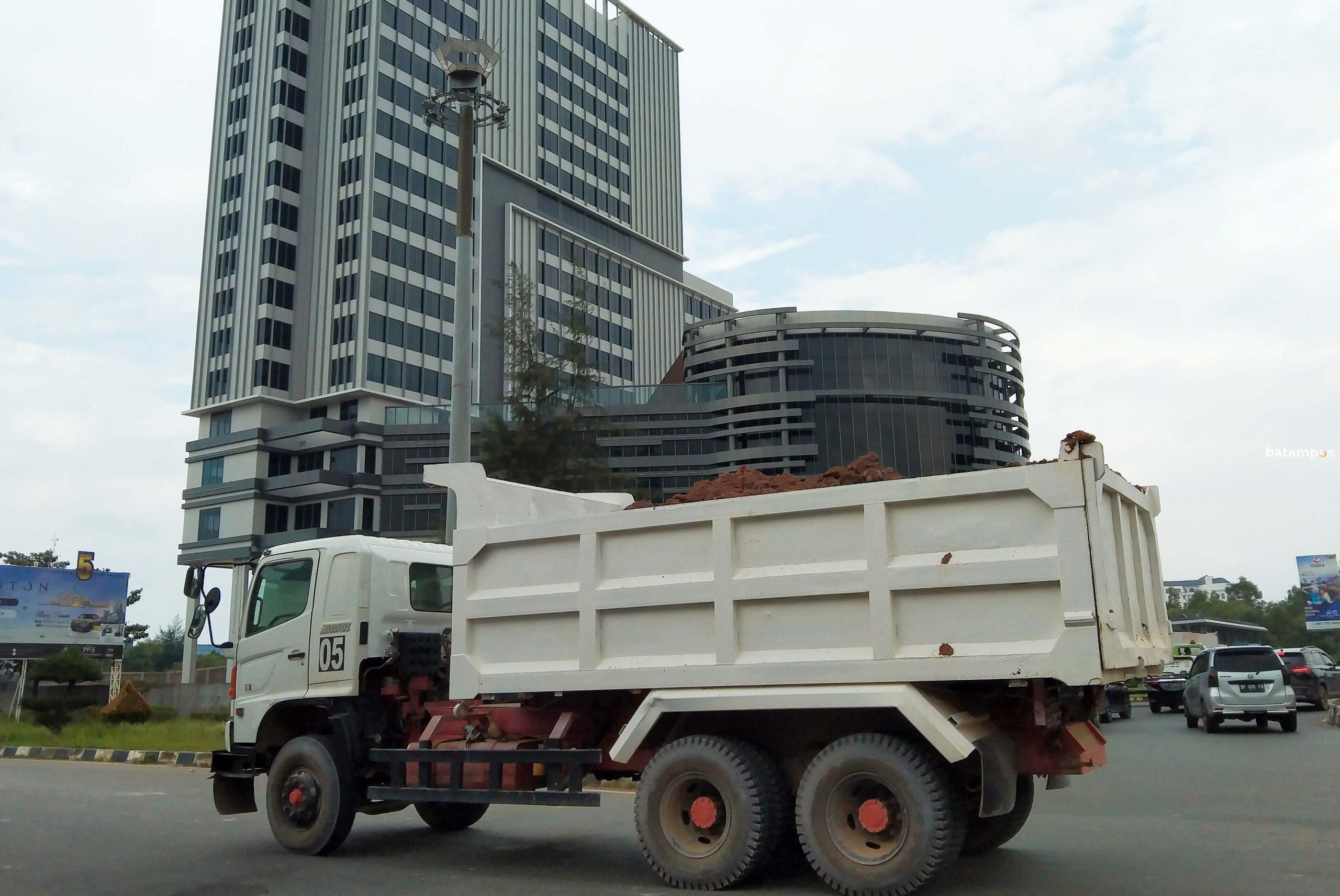 Truk Tanah Dalil Harahap 5 scaled