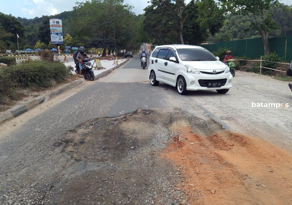 Jalan Berlubang Buat Macet Parah Dalil Harahap2