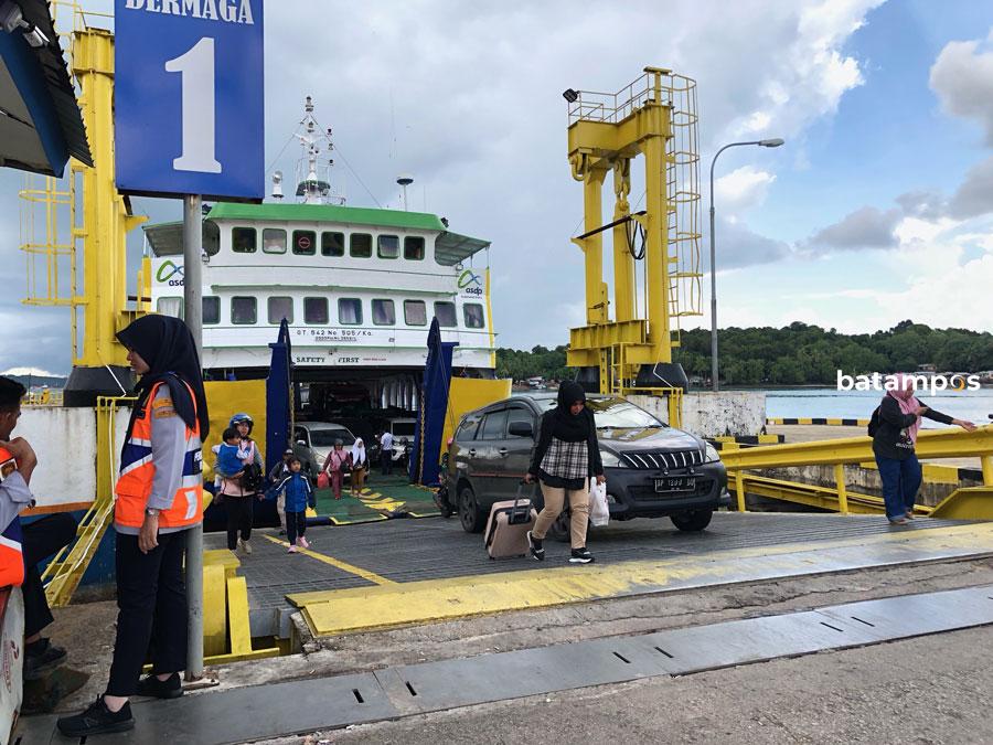 Arus Balik Mudik Antrean Kendaraan Dan Penumpang Di Pelabuhan ASDP ...