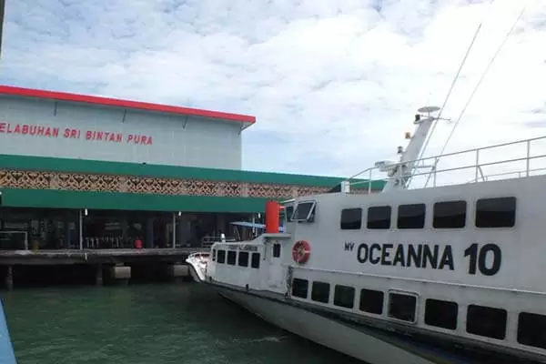 Kapal ferry Oceanna 10