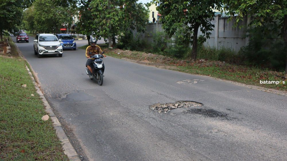 Jalan Rusak 3 F Cecep Mulyana e1726240905247