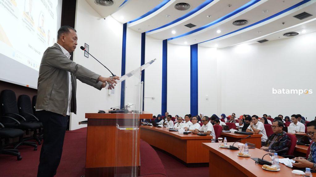 Anggota/Deputi Bidang Administrasi dan Keuangan BP Batam, Alexander Zulkarnain, membuka Bimtek SPIP Terintegrasi yang digelar di IT Centre Batam, Selasa (5/8/2025). Kegiatan ini diikuti 112 asesor sebagai bagian dari upaya meningkatkan kualitas tata kelola dan akuntabilitas di lingkungan BP Batam.