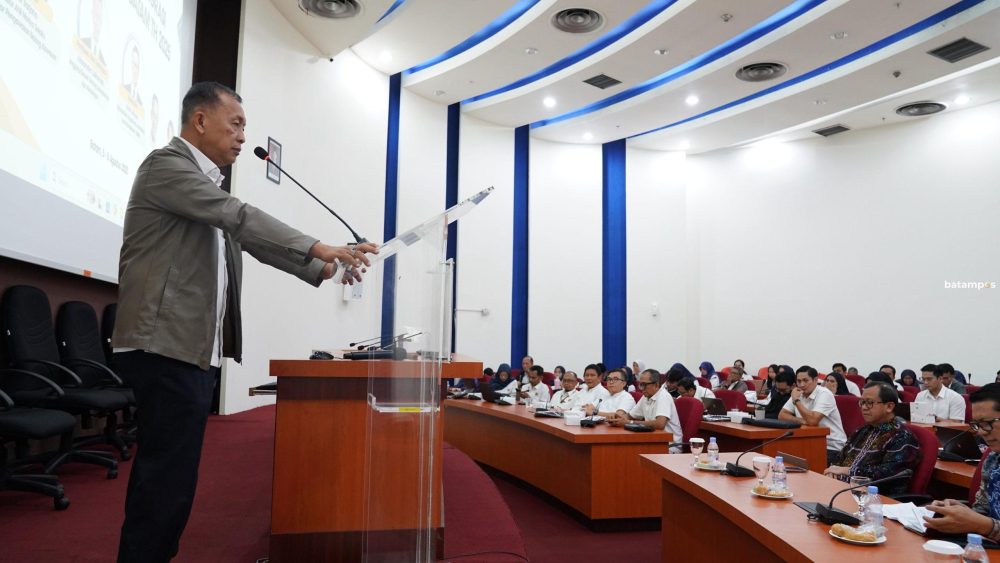 Anggota/Deputi Bidang Administrasi dan Keuangan BP Batam, Alexander Zulkarnain, membuka Bimtek SPIP Terintegrasi yang digelar di IT Centre Batam, Selasa (5/8/2025). Kegiatan ini diikuti 112 asesor sebagai bagian dari upaya meningkatkan kualitas tata kelola dan akuntabilitas di lingkungan BP Batam.