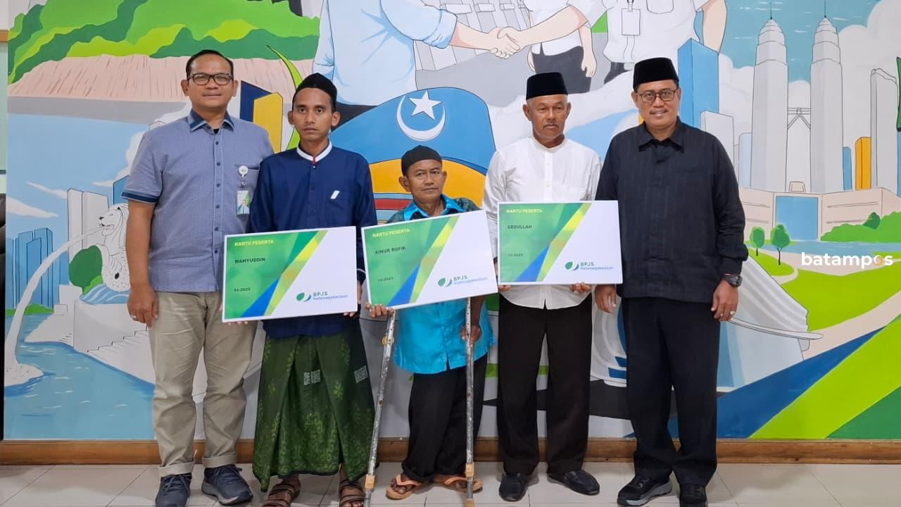 Penandatanganan kerja sama BAZNAS Batam dengan BPJS Ketenagakerjaan Cabang Batam Nagoya untuk perlindungan mitra binaan.