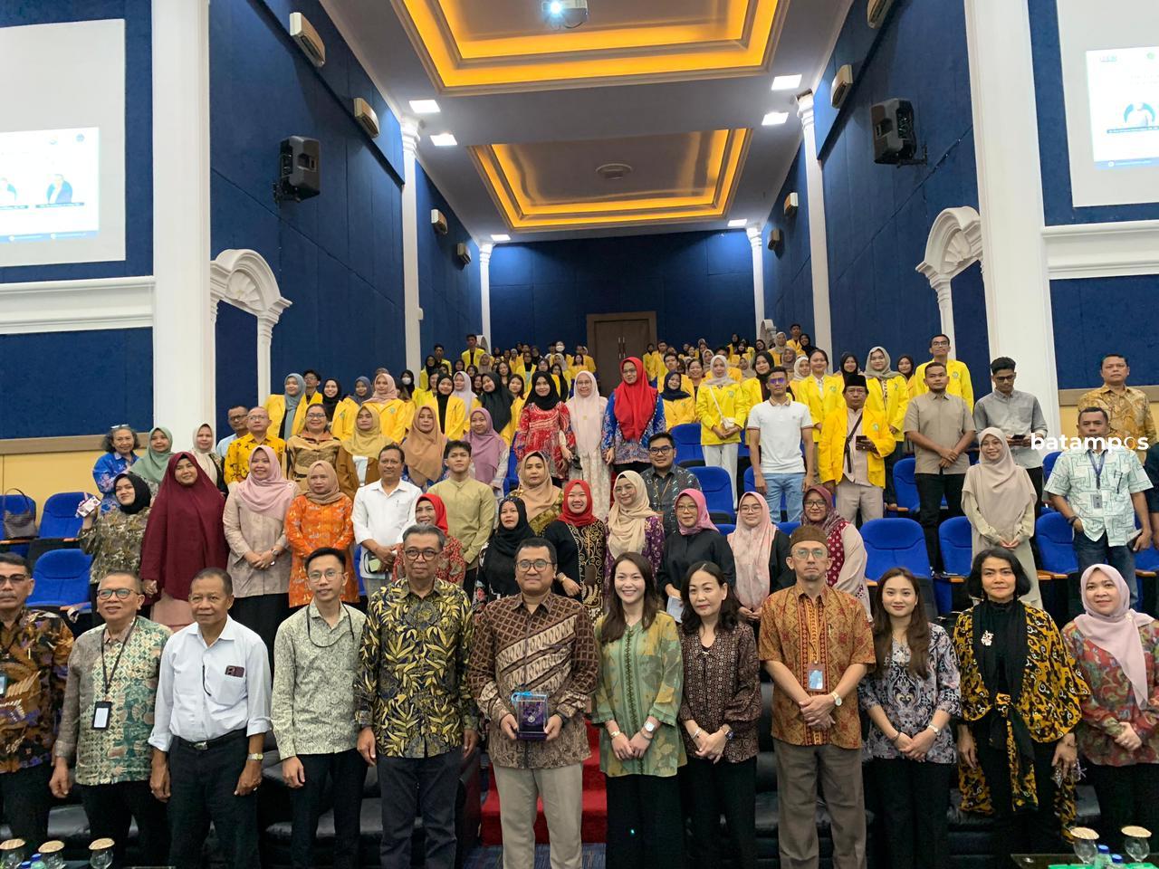 Direktur Hilirisasi dan Kemitraan Kemdiktisaintek Prof. Yos Sunitiyoso menjadi pembicara kuliah umum nasional di UNIBA Batam, Jumat (10/10).